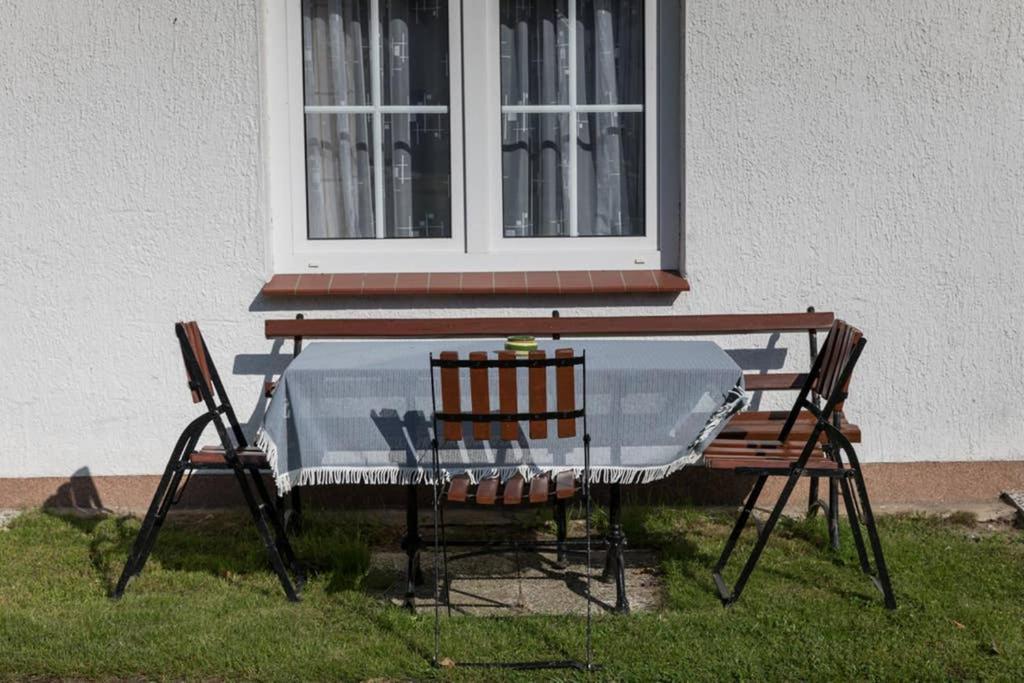 Lacky - Kleines Familienreihenmittelhaus In Grieben Hiddensee Exterior photo